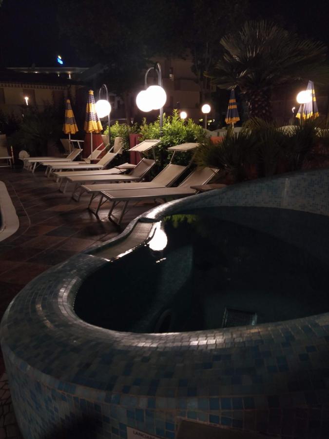 Hotel Prestigio Cesenatico Kültér fotó
