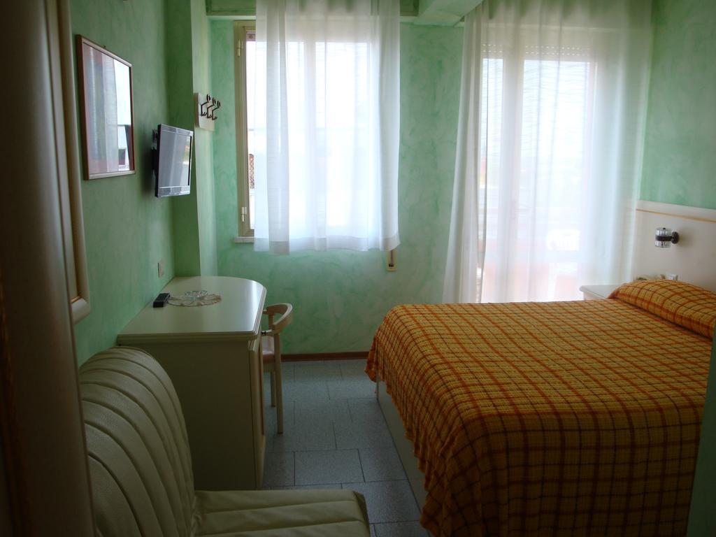 Hotel Prestigio Cesenatico Szoba fotó