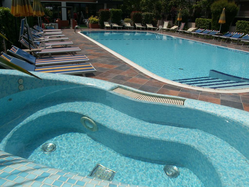 Hotel Prestigio Cesenatico Kültér fotó