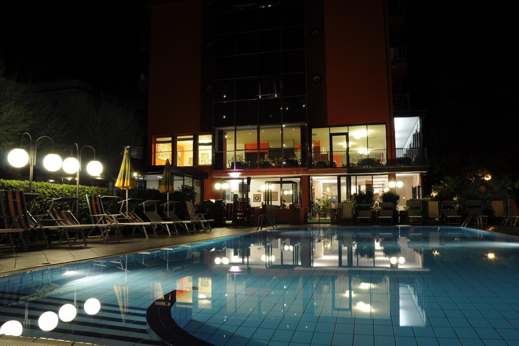 Hotel Prestigio Cesenatico Kültér fotó