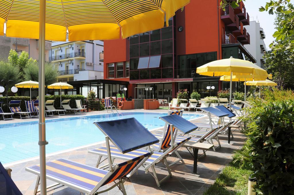 Hotel Prestigio Cesenatico Kültér fotó