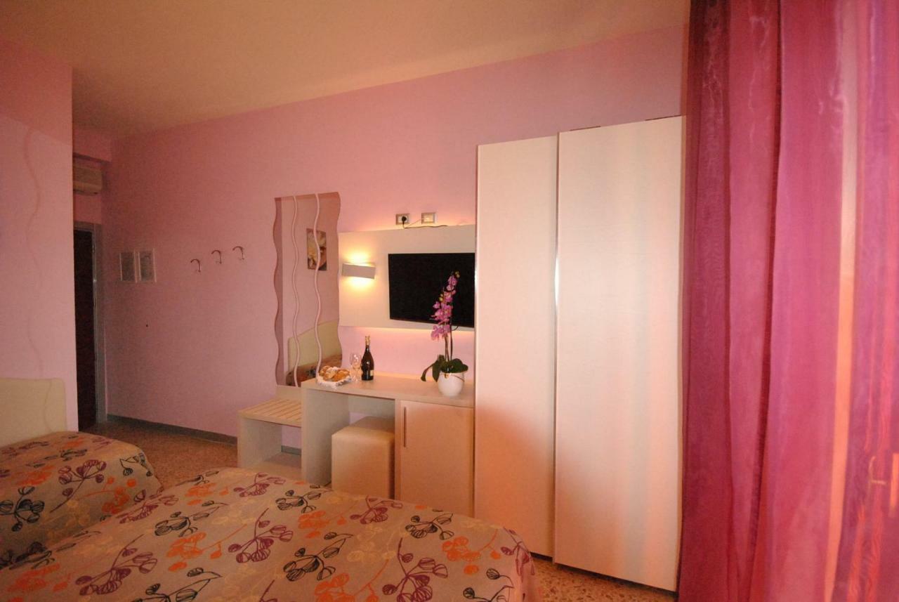 Hotel Prestigio Cesenatico Kültér fotó