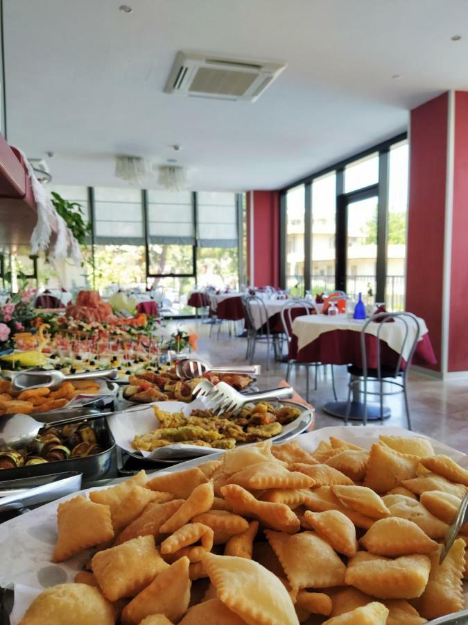 Hotel Prestigio Cesenatico Kültér fotó